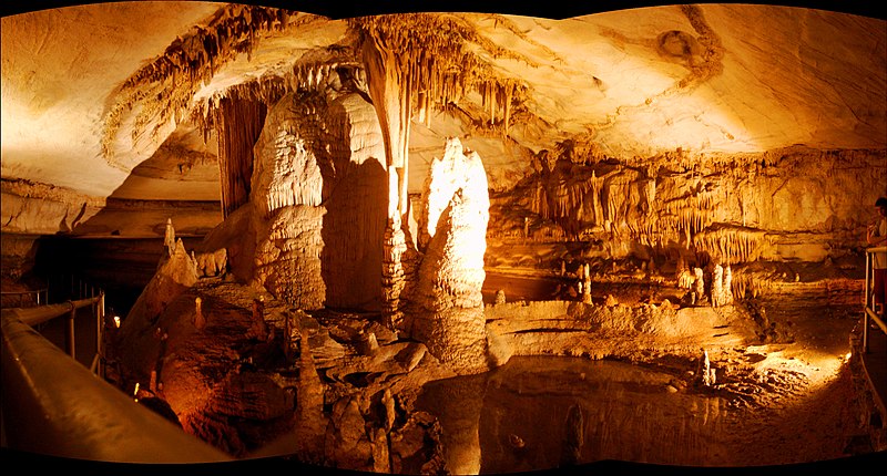 File:Blanchard Springs Caverns by D.L.H. - panoramio - Dameon Hudson.jpg