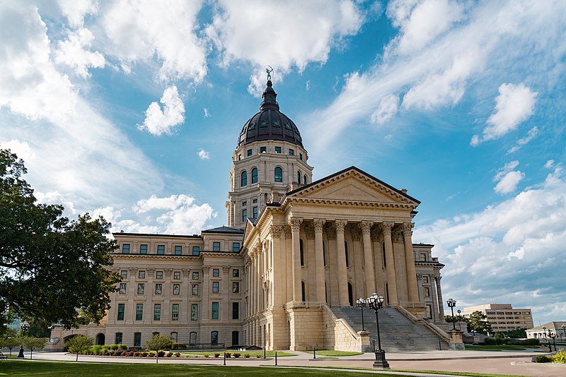 File:Kansas State Capitol in Topeka (44441302334).jpg