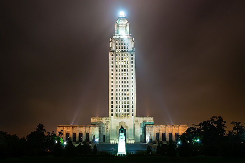 File:Louisiana State Capitol through the fog.jpg
